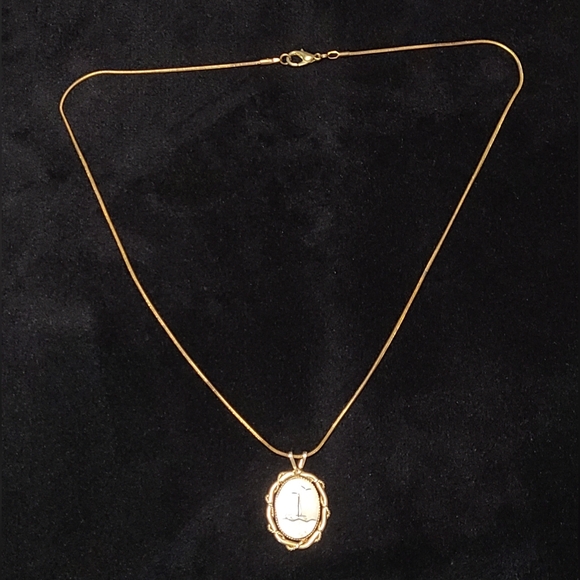 Mother of pearl sailboat vintage necklace - Picture 2 of 5